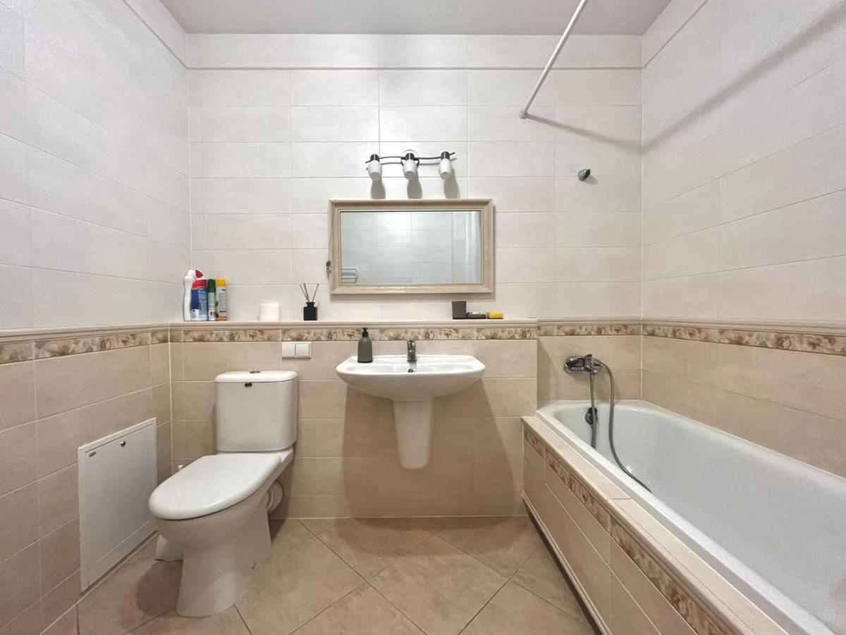 Apartment On Avenue Taikos 120 C ไคลเพดา ภายนอก รูปภาพ